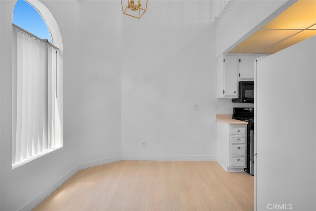 14937 Dickens Street 209