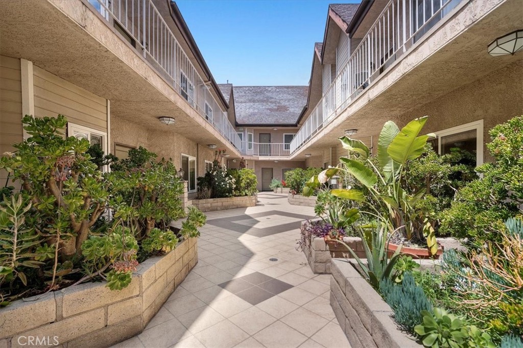 14937 Dickens Street 209