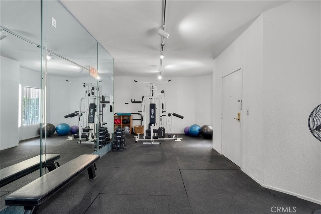 14937 Dickens Street 209