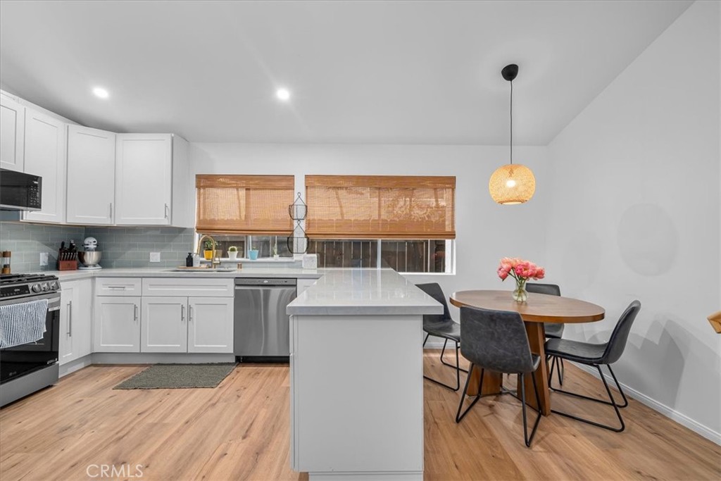 5465 Newcastle Avenue 6