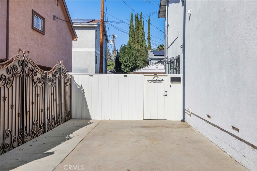 21209 De La Guerra Street