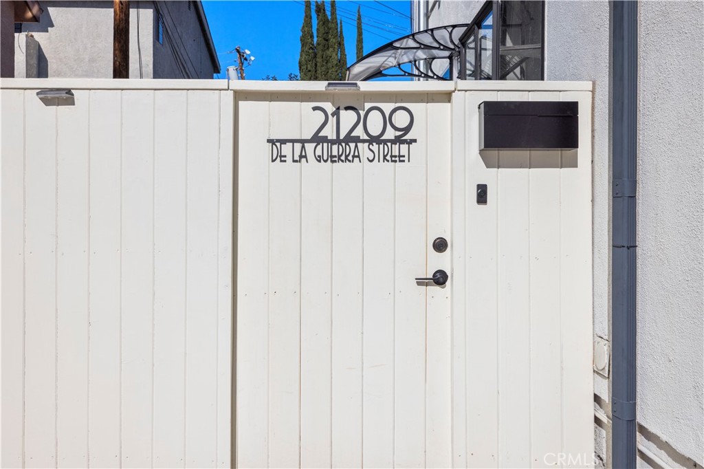 21209 De La Guerra Street