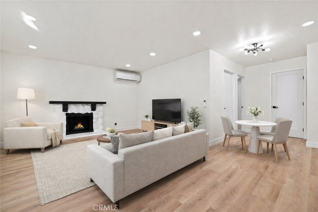 21209 De La Guerra Street