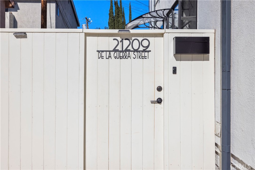 21209 De La Guerra Street