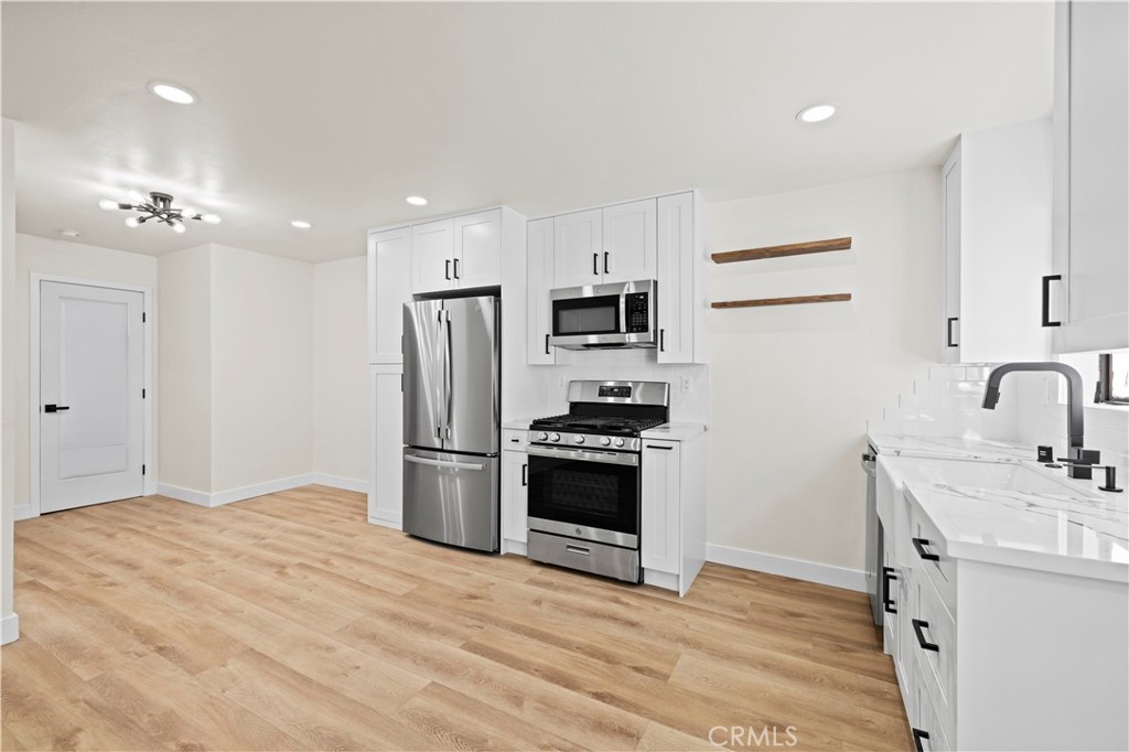 21209 De La Guerra Street