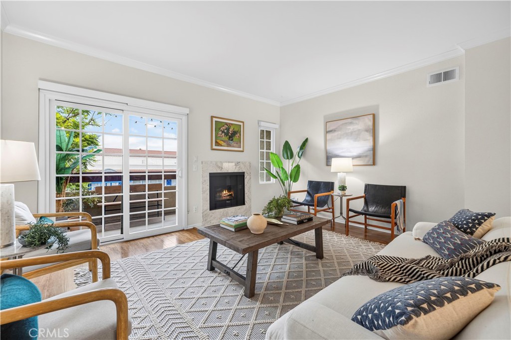 4301 Fulton Ave 105