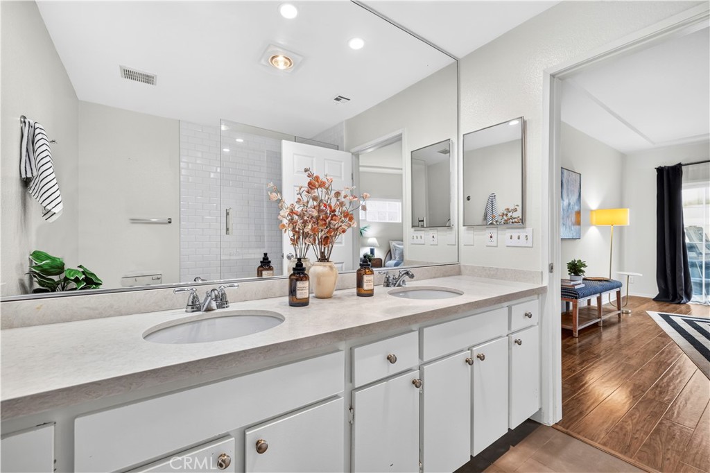 4301 Fulton Ave 105