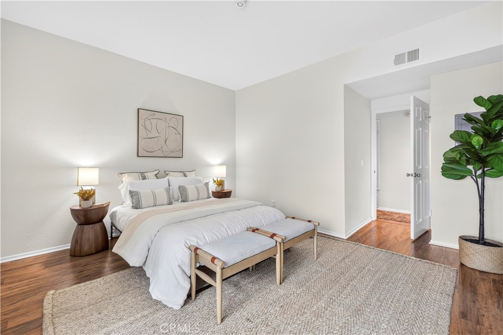 4301 Fulton Ave 105