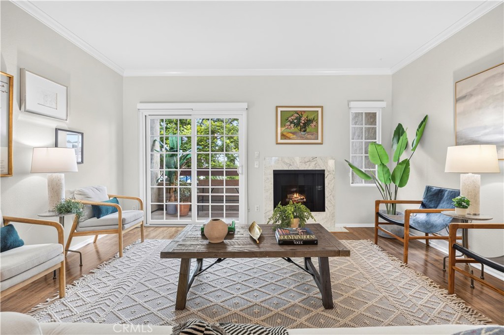 4301 Fulton Ave 105
