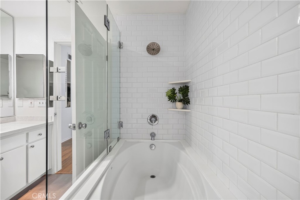 4301 Fulton Ave 105