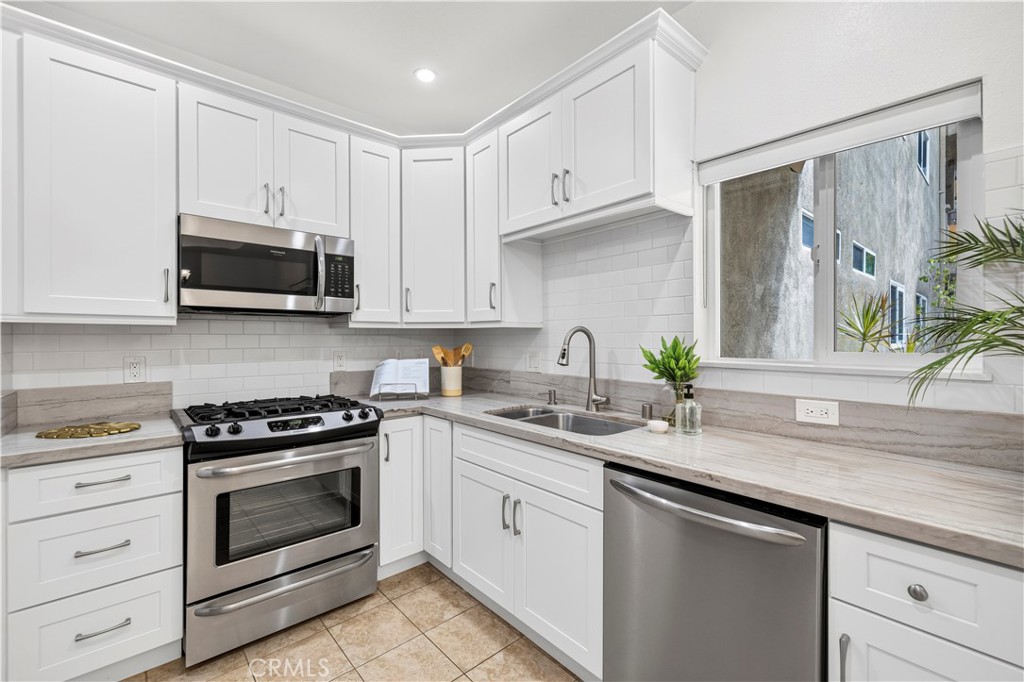 4301 Fulton Ave 105
