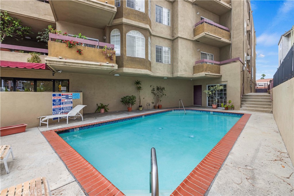 4301 Fulton Ave 105