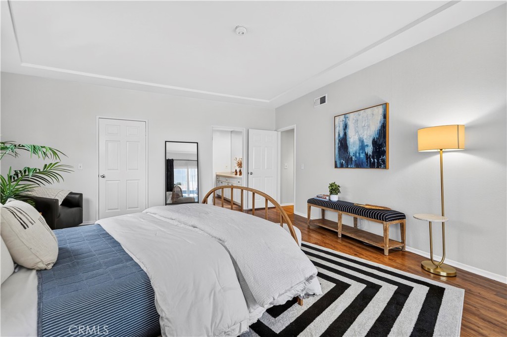 4301 Fulton Ave 105