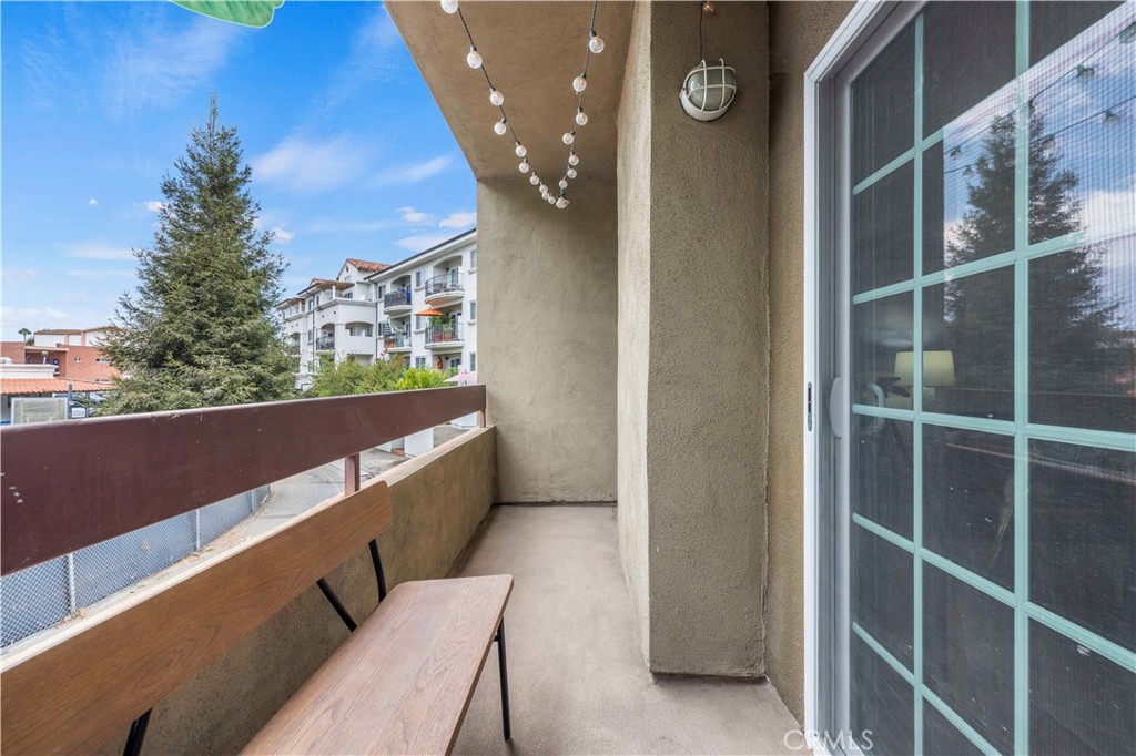 4301 Fulton Ave 105