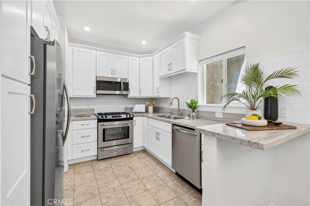 4301 Fulton Ave 105