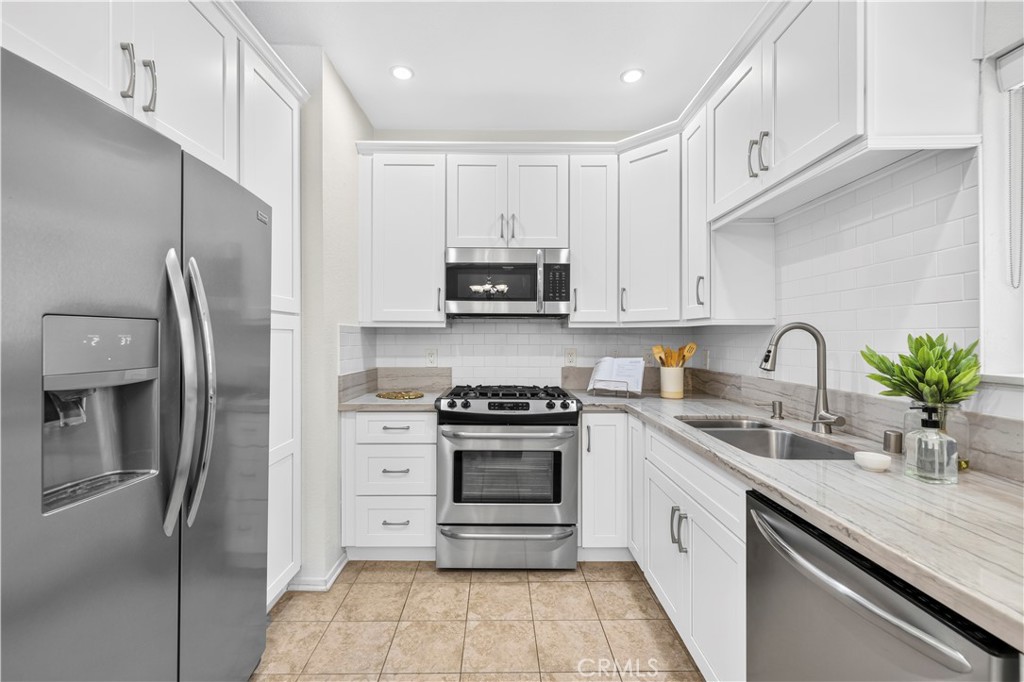 4301 Fulton Ave 105