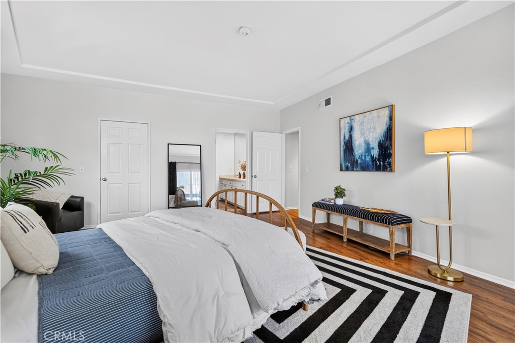 4301 Fulton Ave 105