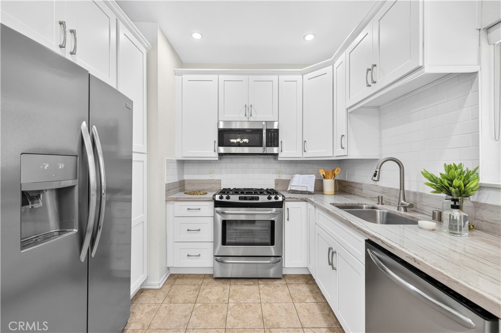 4301 Fulton Ave 105