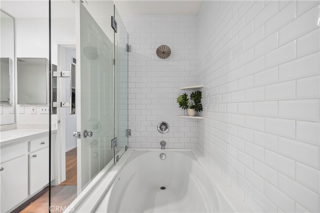 4301 Fulton Ave 105