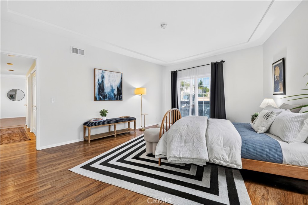 4301 Fulton Ave 105