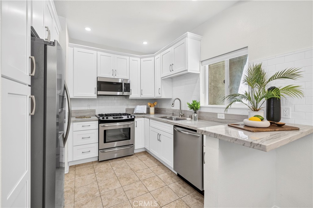 4301 Fulton Ave 105