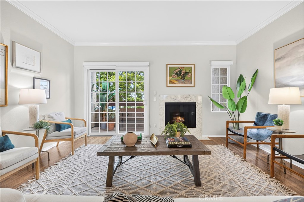 4301 Fulton Ave 105