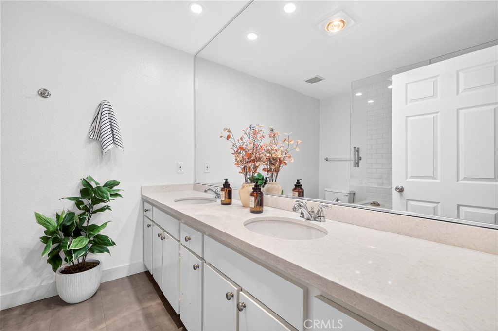 4301 Fulton Ave 105
