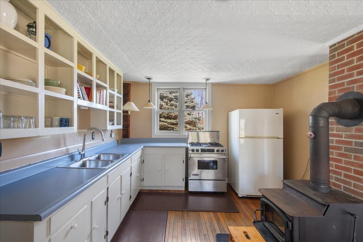 604 Main Street North