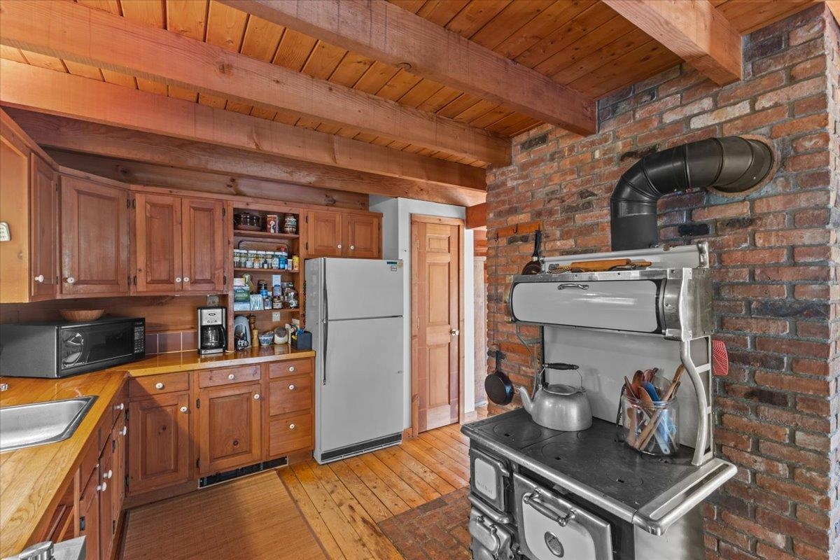 3705 N Cambridge Road