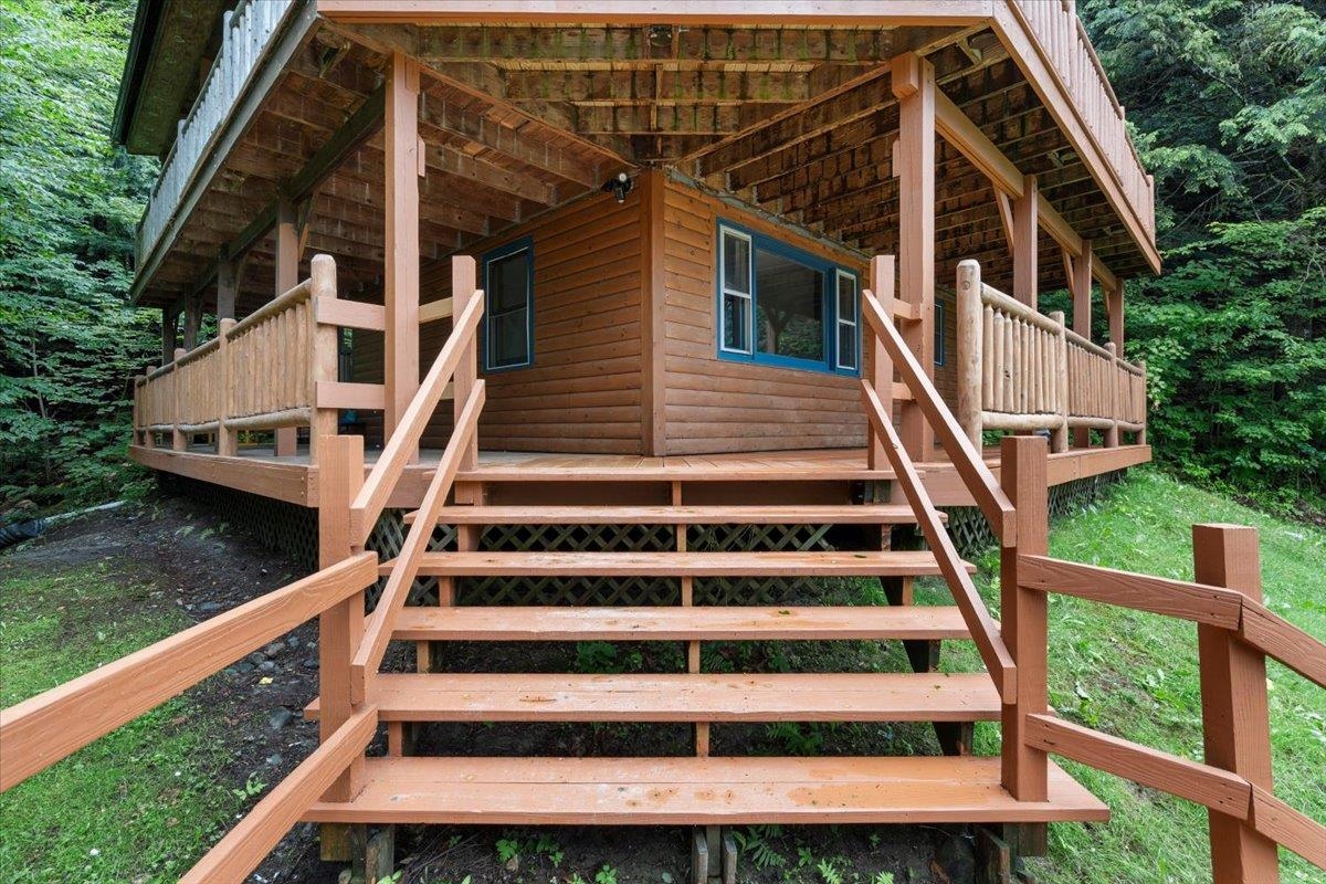 46 Log Cabin Drive