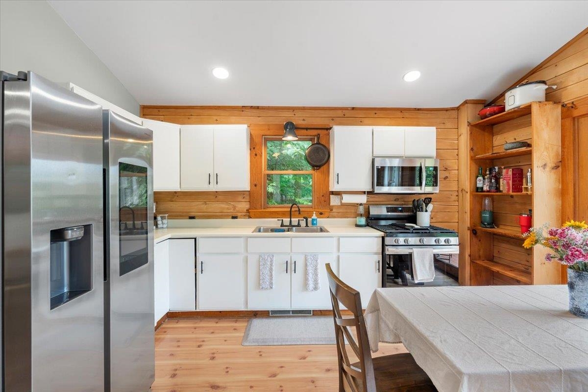46 Log Cabin Drive