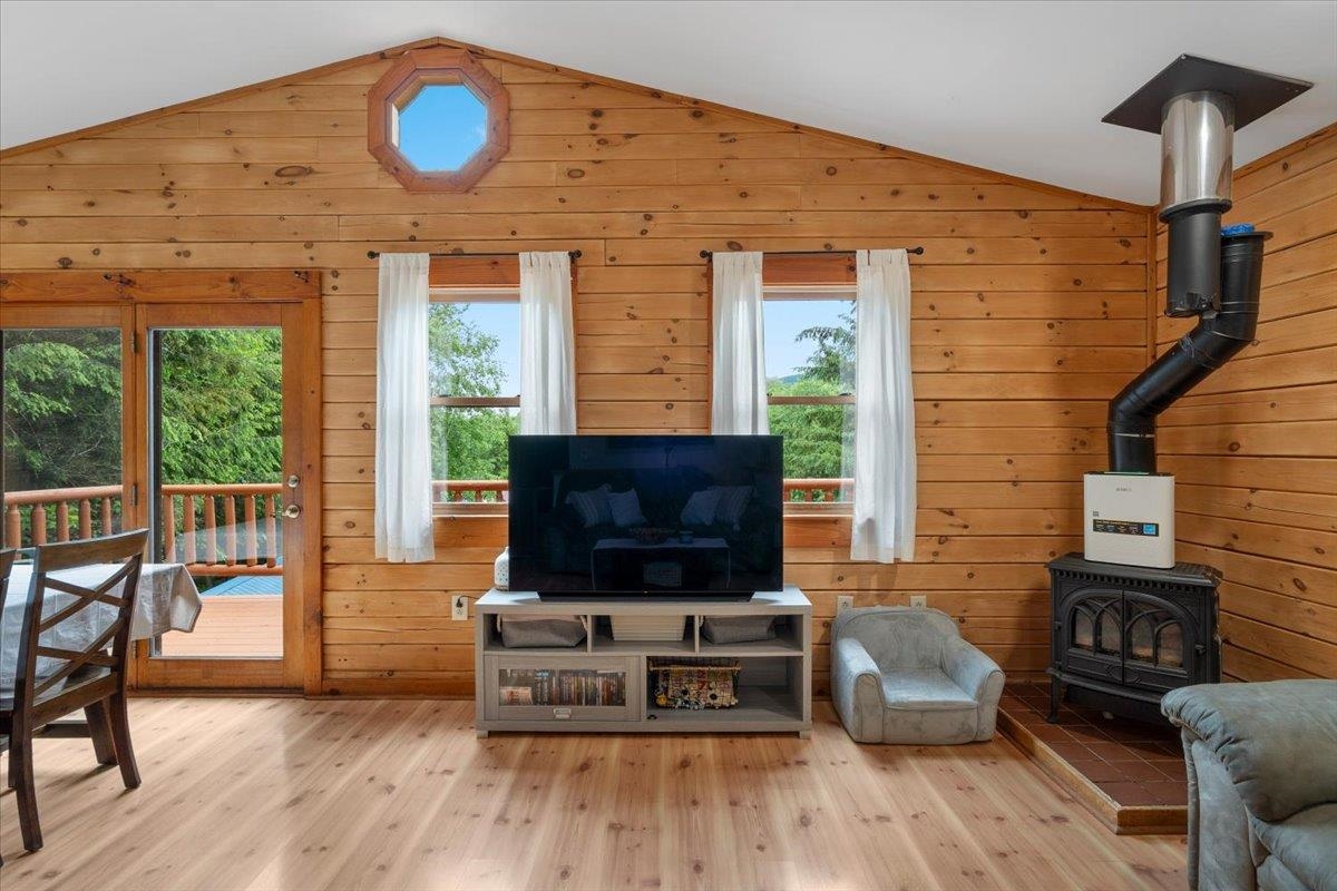 46 Log Cabin Drive