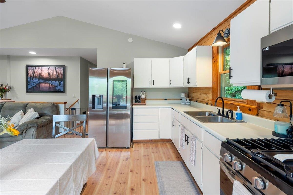 46 Log Cabin Drive