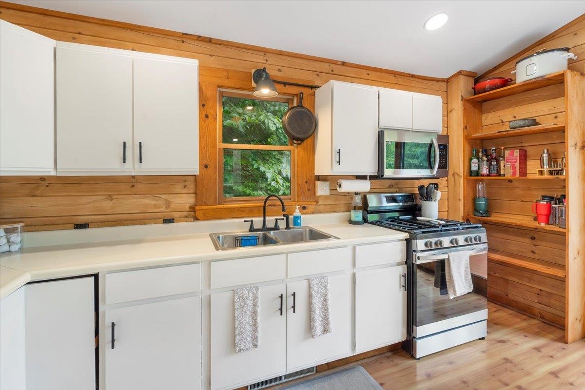 46 Log Cabin Drive