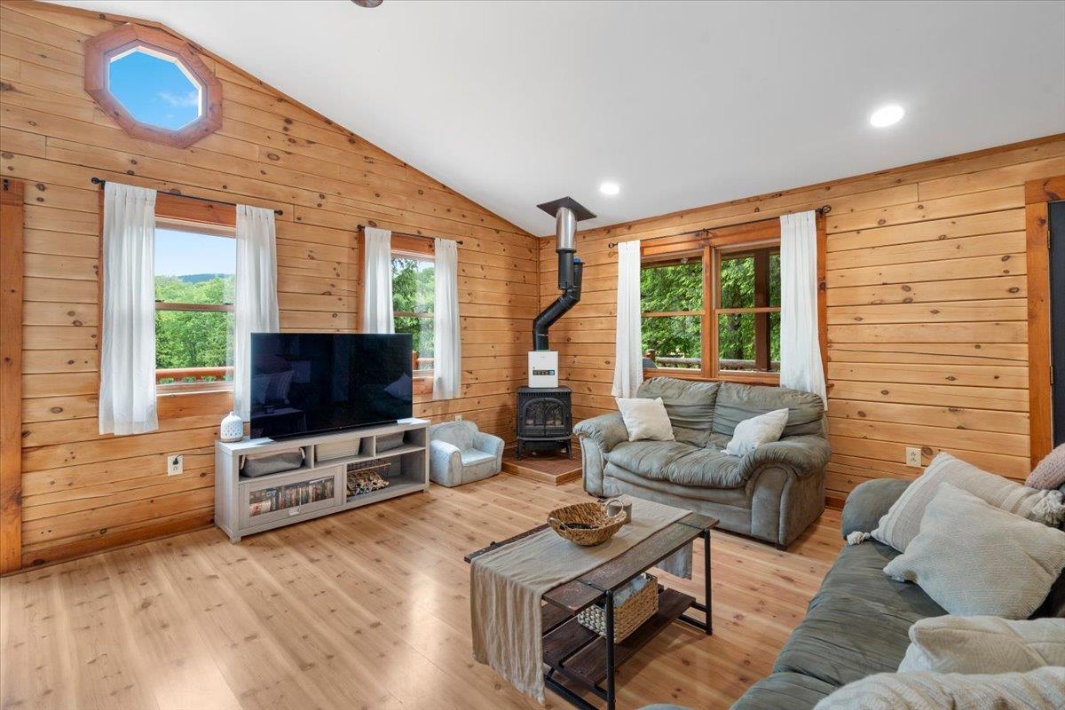 46 Log Cabin Drive
