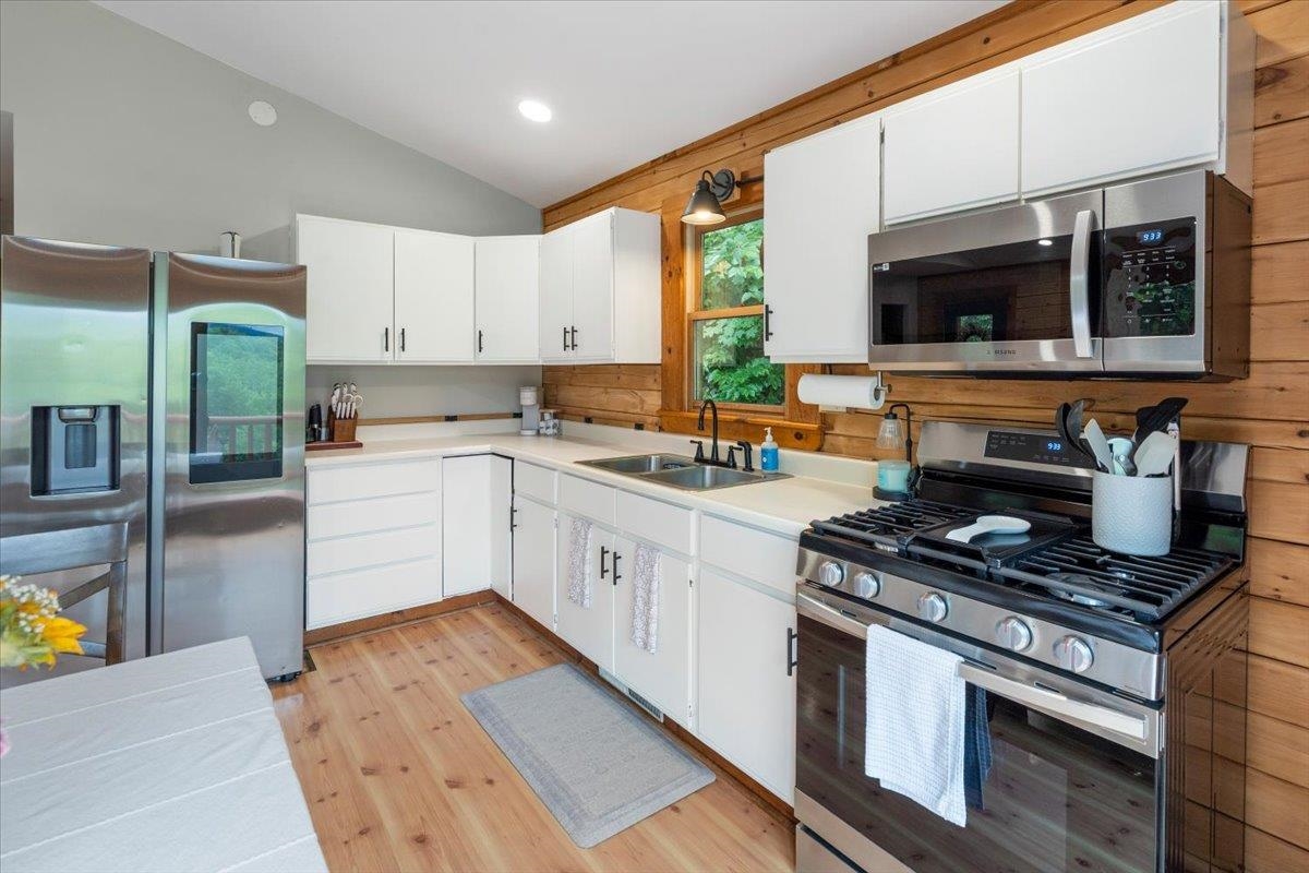 46 Log Cabin Drive