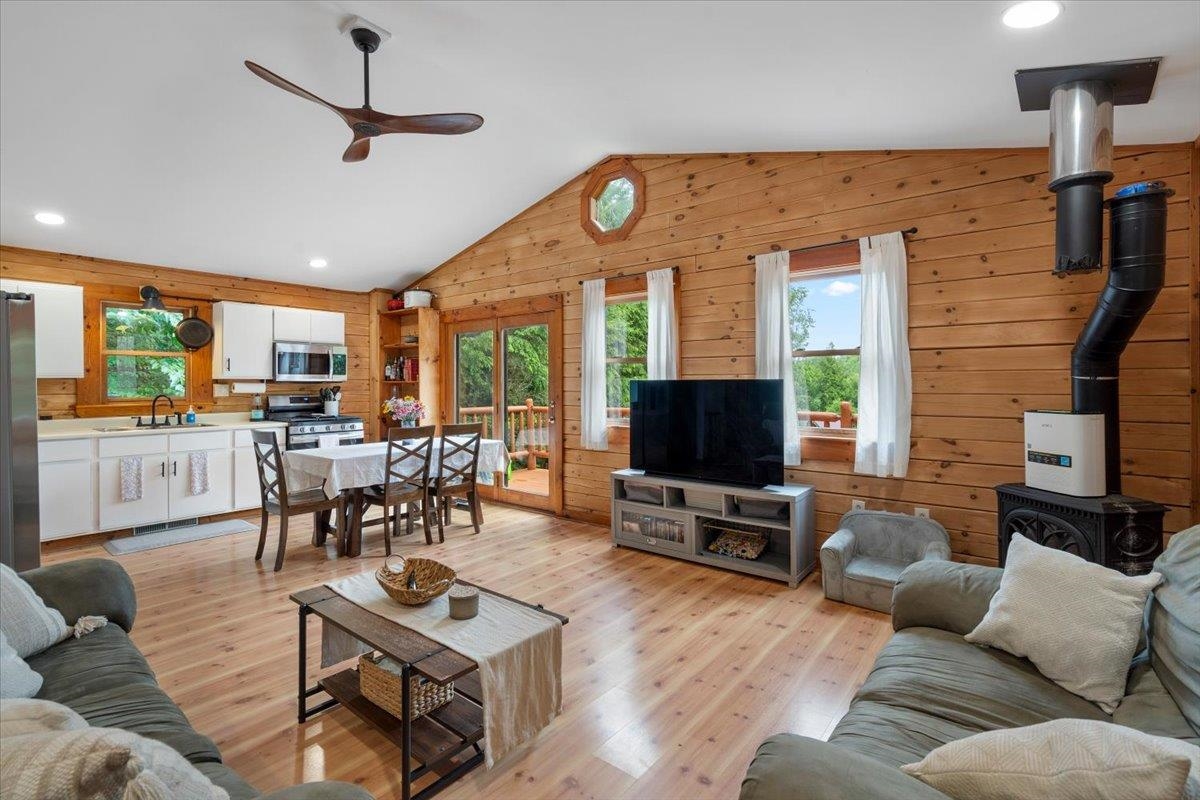 46 Log Cabin Drive