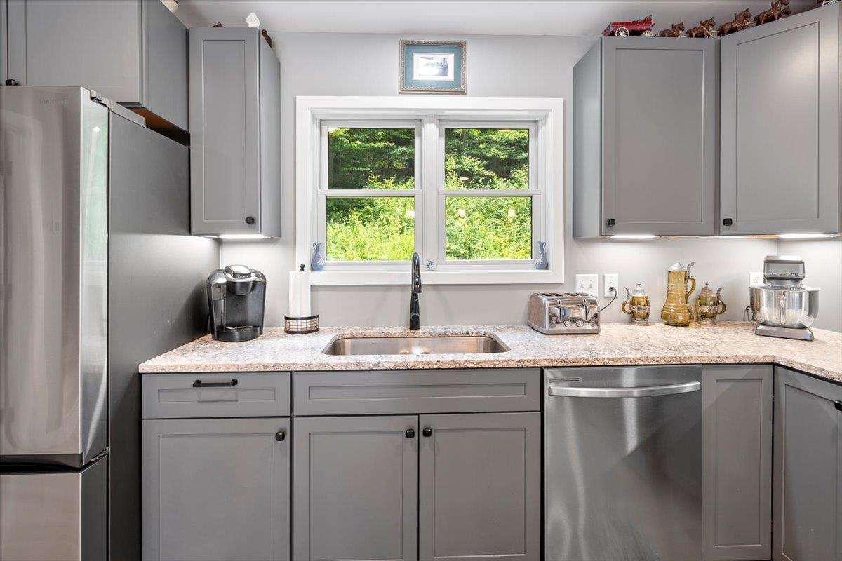 454 Codding Hollow Road