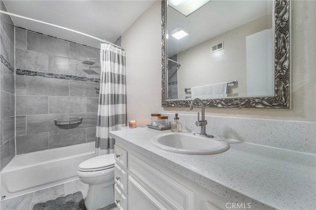 825 W Fletcher Avenue 111