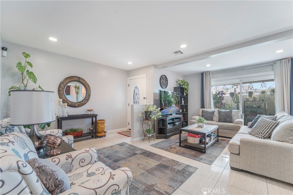 825 W Fletcher Avenue 111