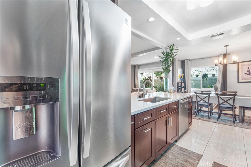 825 W Fletcher Avenue 111