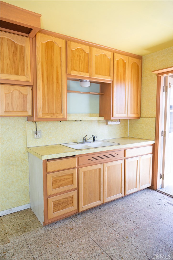 6162 Ibbetson Avenue