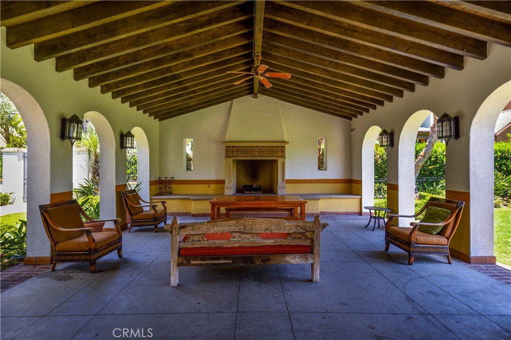 678 E Valencia Street 105