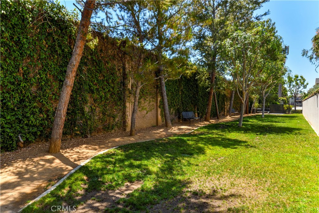 678 E Valencia Street 105