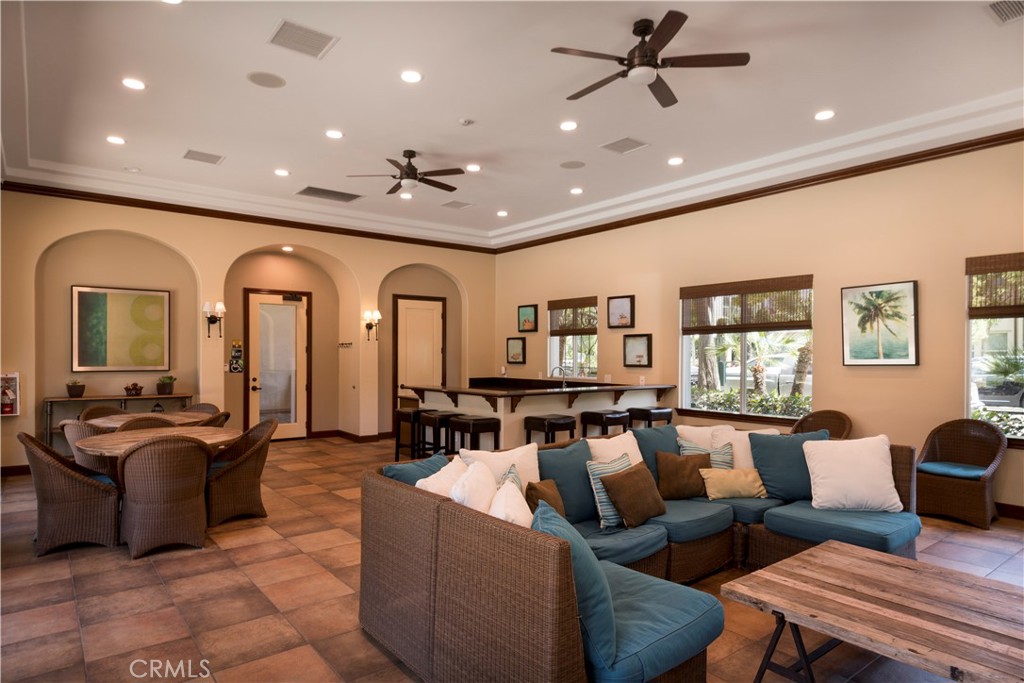 678 E Valencia Street 105