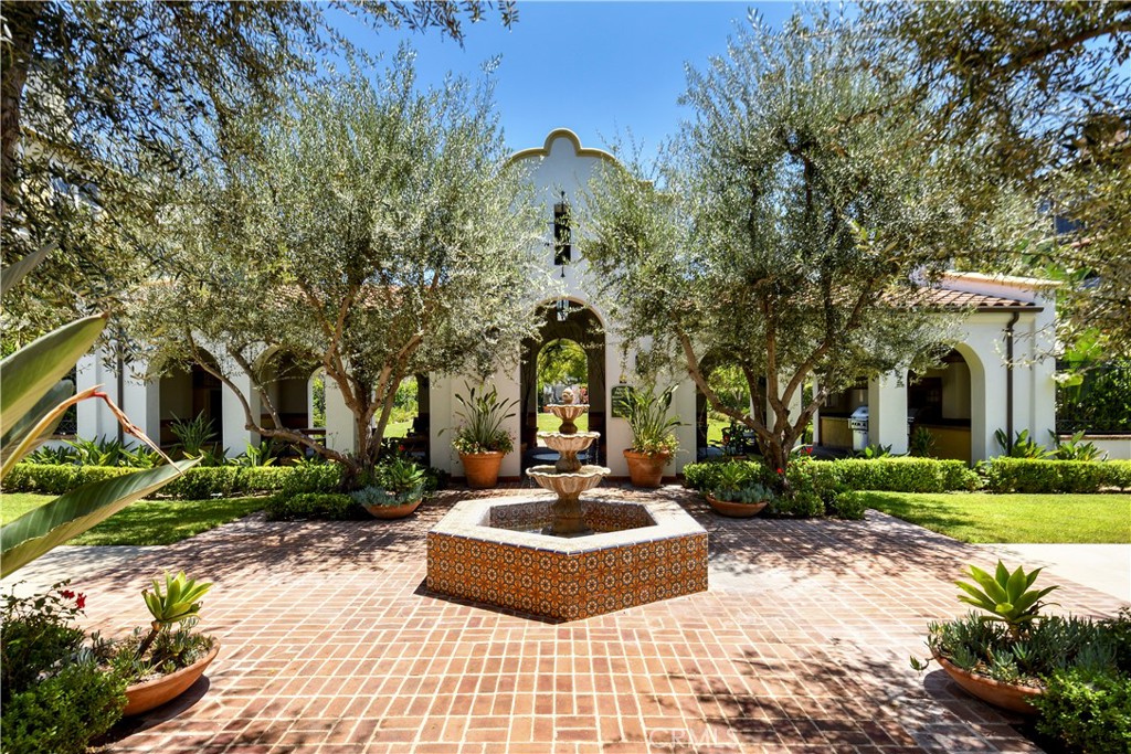 678 E Valencia Street 105