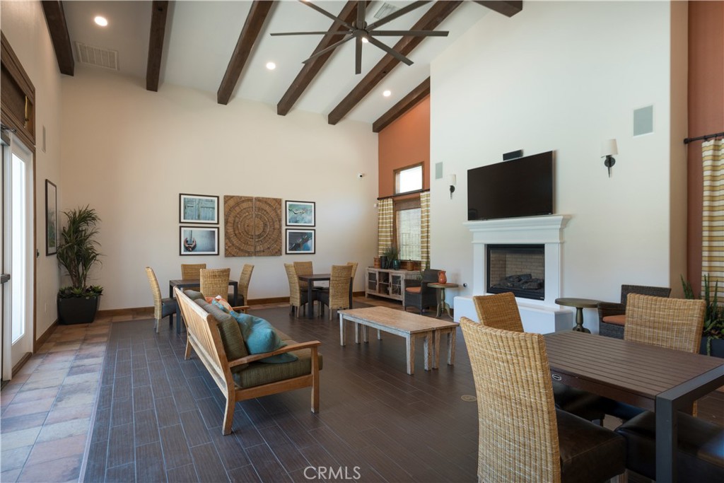 678 E Valencia Street 105