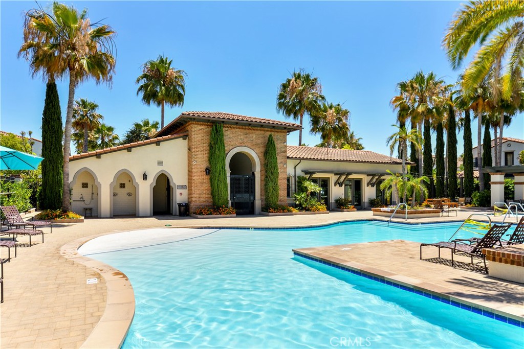 678 E Valencia Street 105