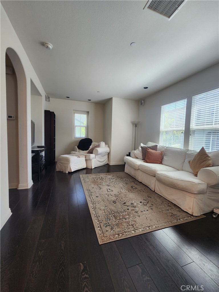 678 E Valencia Street 105