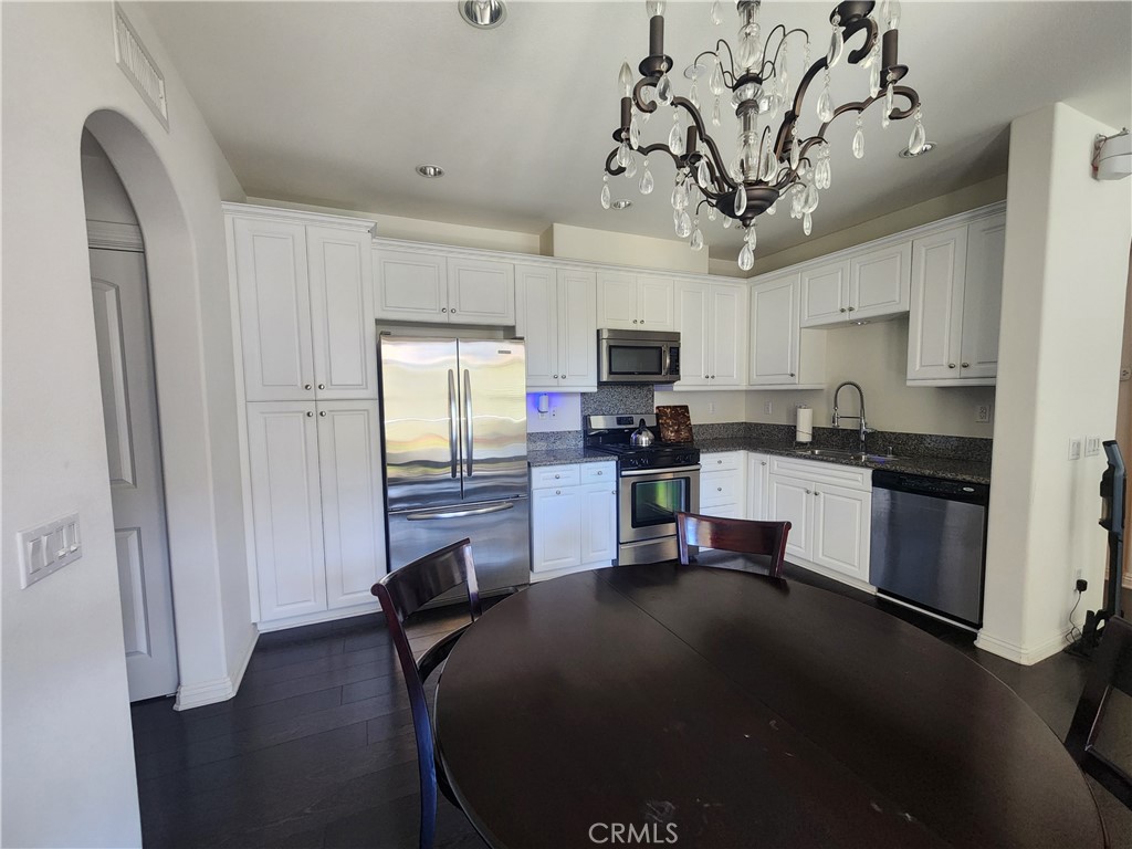 678 E Valencia Street 105